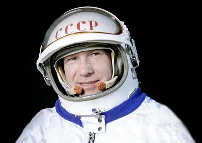 4. Алексей Архипович Леонов