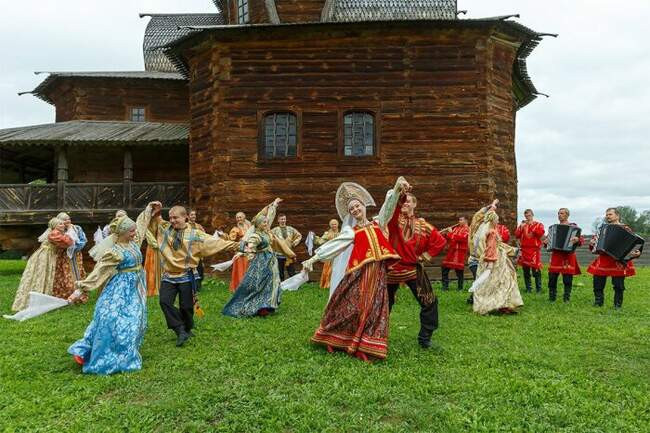 Запутанные переезды и навязывание невесты