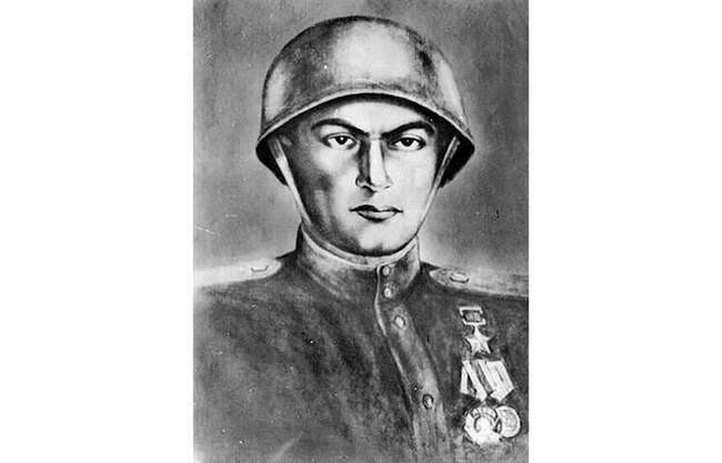 Домулло Азизов