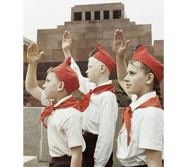 Нельзя пожимать руки