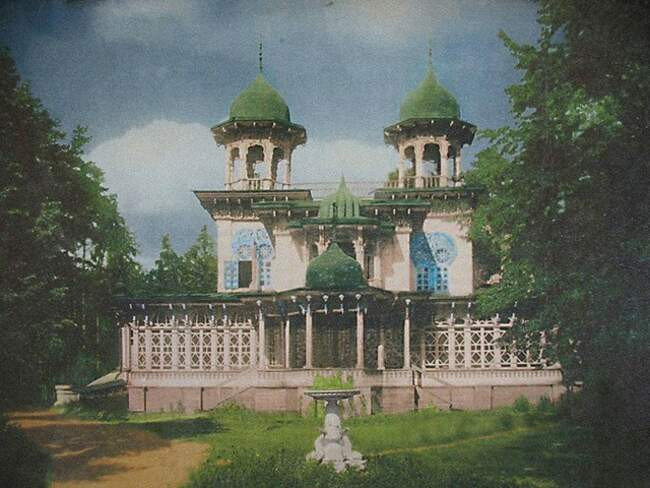 8. Мавританские башни в сосновом лесу под Ярославлем