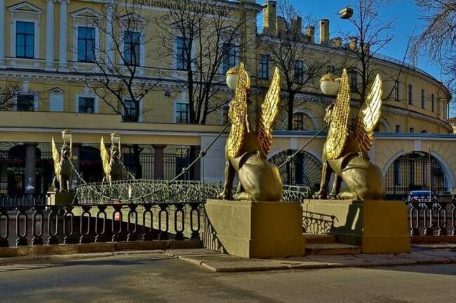 Банковский мост в Санкт-Петербурге