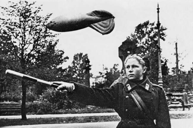Женщины в милицейском строю