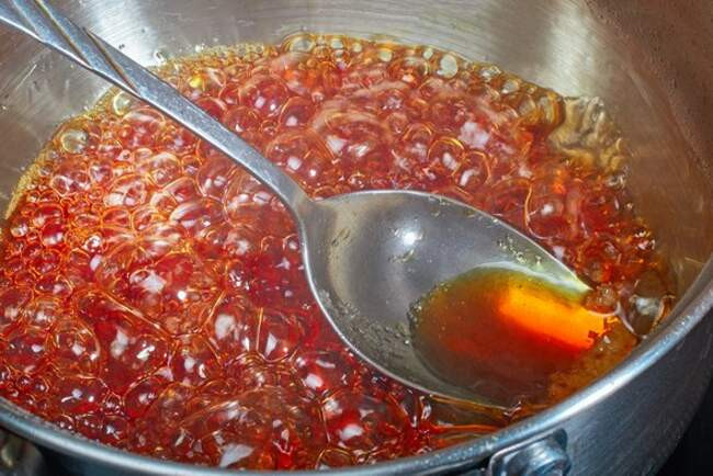 Карамель на ложке