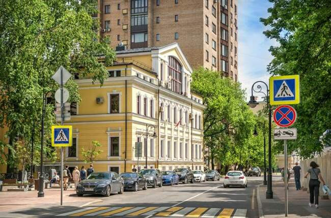 Улица Спиридоновка