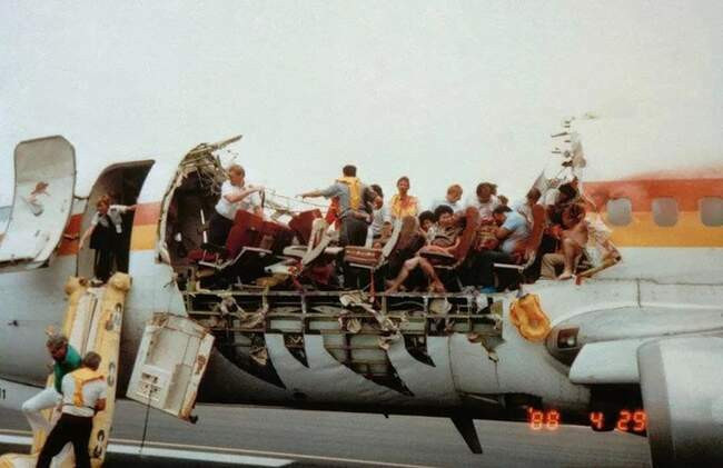 4. Крушение борта Aloha Airlines над Кахулуи. 1988 год