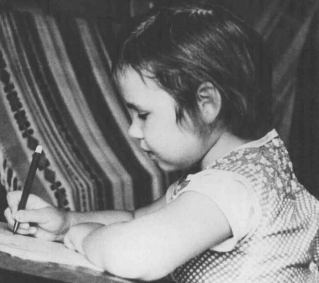 Саша Путря , которая прожила всего 11 лет, но написала более 2 тыс. картин