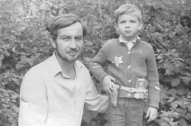 Паша Коноплев, известный в СССР и за рубежом своими математическими способностями и закончивший жизнь в психушке