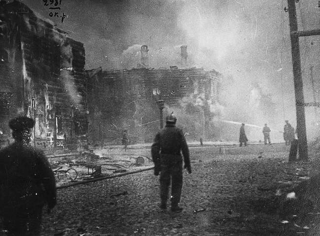 12. Сколько людей погибло во время революции?