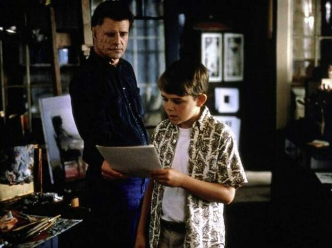 9. «Человек без лица» (1993)