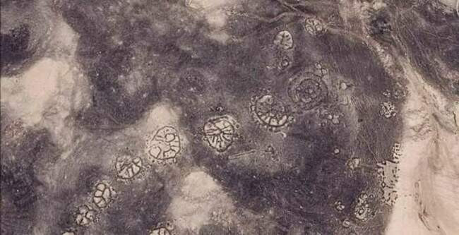 Геоглифы в Черной пустыне и ливийское стекло