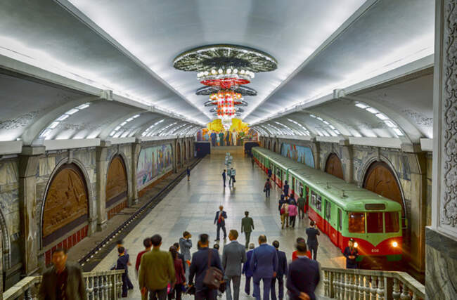 Сколько метров составляет глубина других станций?