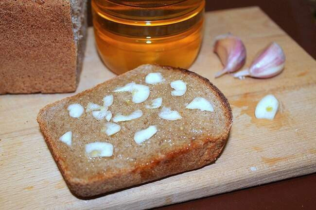 10. Черный хлеб с маслом и солью