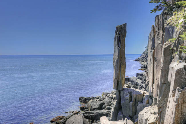 Скала на грани / Balancing Rock, Канада
