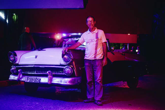 Мойзес и Ford Fairlane Crown Victoria 1955 года. Гавана