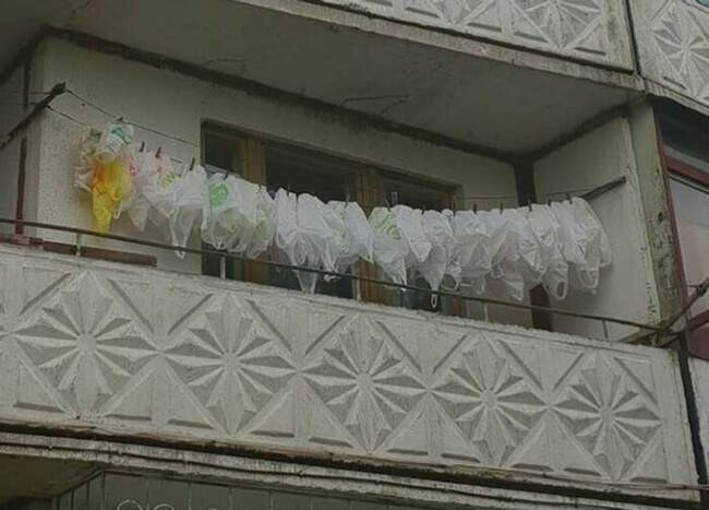 Пакеты, которые сушили на балконе и пылящийся хрусталь в сервантах