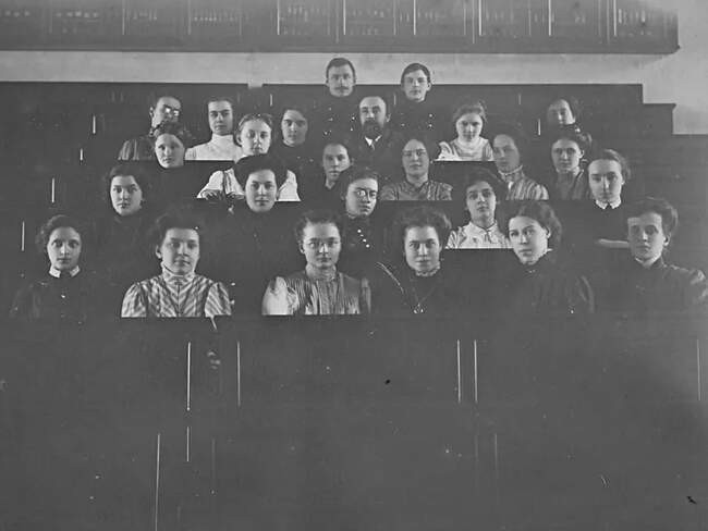 «Приобщили к свету знания тысячи женщин»: известные выпускницы Бестужевских курсов
