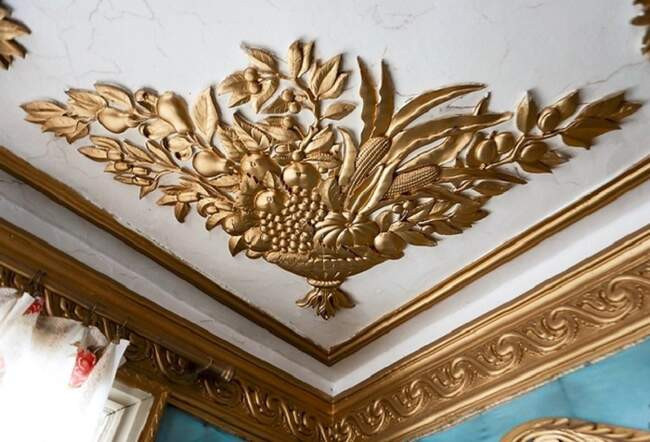 Решение превратить избу в царские палаты