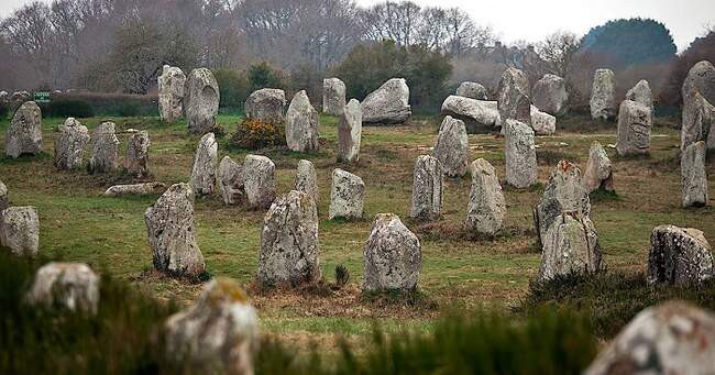 8. Карнакские камни (комунна Карнак, Франция)