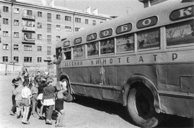 Как делали «флюшку» в автобусах и смотрели в них мультики