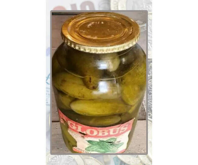 Банка с огурцами