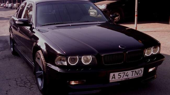 3. BMW 7