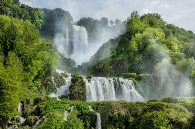 1. Самый древний рукотворный водопад Cascata delle Marmore (Италия)