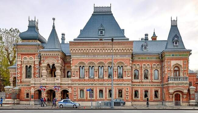 Появление псевдорусского стиля, который лег в основу авангардного направления XX века