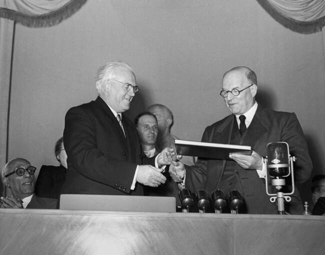 4. Денис Ноуэлл Притт в 1954