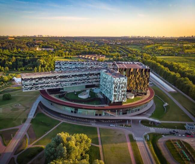 4. Кампус Московской школы управления «Сколково» (Подмосковье)