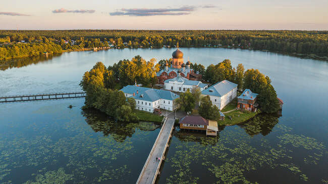 Свято-Введенский Островной монастырь