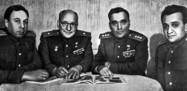 Молодой конструктор с вражеским налетом