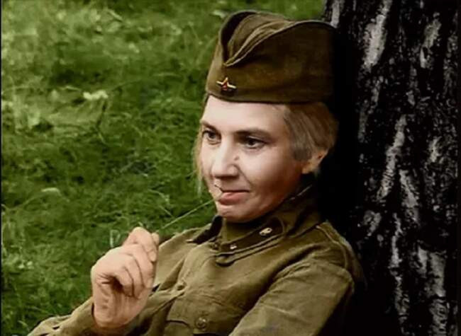 Голодное детство и театральная юность актрисы
