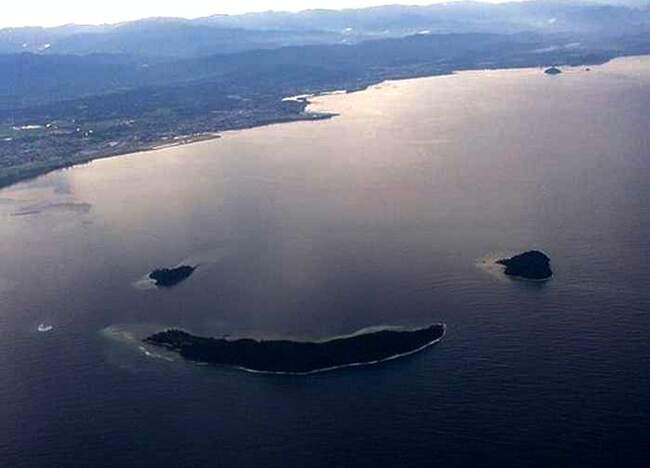 4. Острова, похожие на смайлик (Южно-Китайское море, Малайзия)