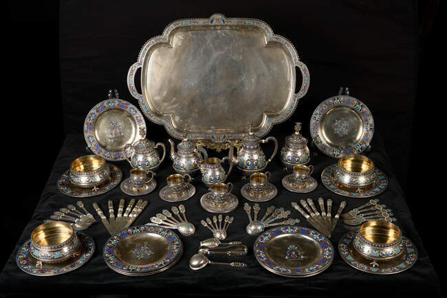 4. Столовый сервиз. 1879 г.