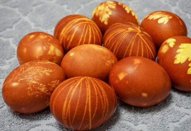 5. Луковая шелуха для пасхальных яиц