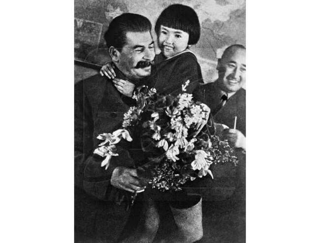 9. О героине фотографии «Спасибо товарищу Сталину за наше счастливое детство!»