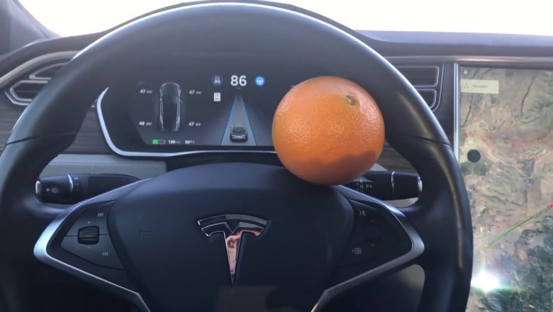 Как обмануть автопилот Tesla чтобы постоянно не держать руки на руле