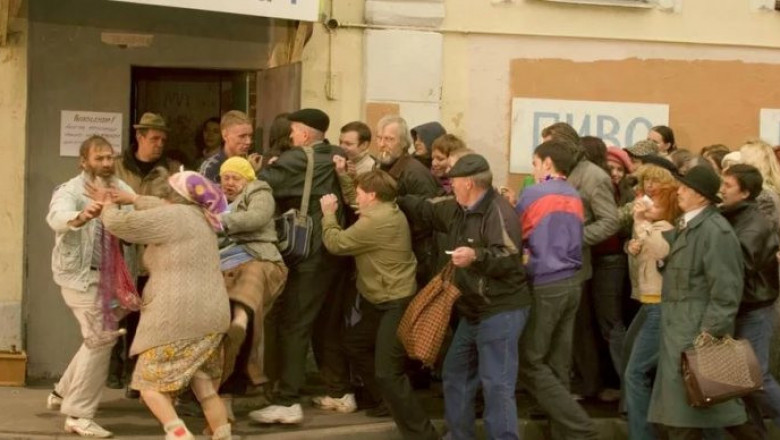 В Советском Союзе дефицит был на все, но за какими вещами были самые большие очередь?!