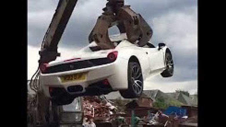 Скупая мужская слеза наворачивается: новенькую Ferrari 458 Spider уничтожили прямо у владельца на глазах