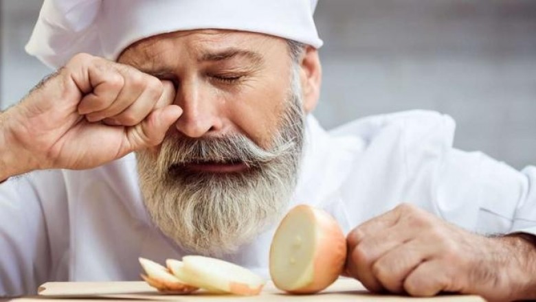 Почему у вас текут слезы, когда чистите лук?