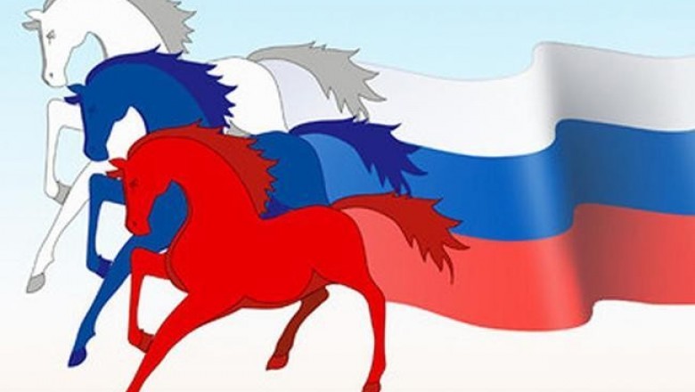 О дискуссиях вокруг Дня флага России