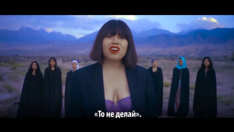 Певице из Киргизии Зере Асылбек хотят отрезать голову за то, что та записала клип в бюстгальтере