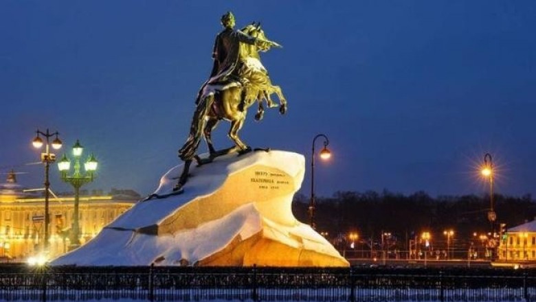 Как в Петербурге у «Медного всадника» появился загадочный постамент «Гром-камень»?