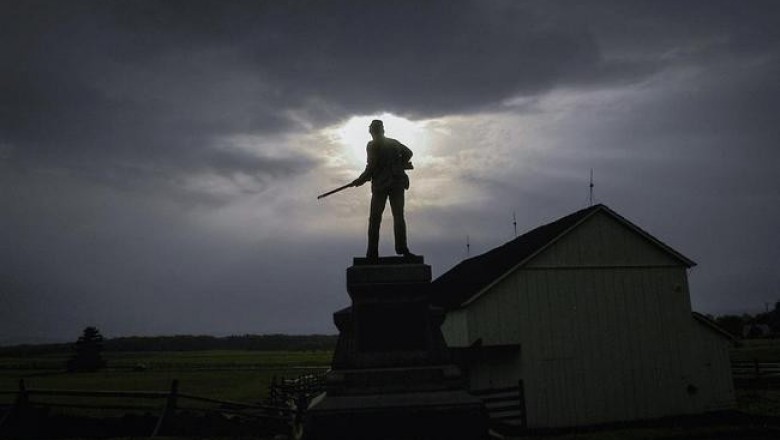 «Крайстчерчский монастырь», «Замок Бриссак», «Крепость Акерсхус» и еще несколько известных обителей призраков из разных уголков мира