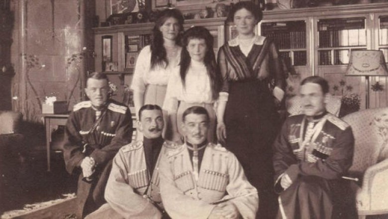 В Ессентуках найден тайник казака-охранника Николая II с уникальными снимками и автографами Романовых