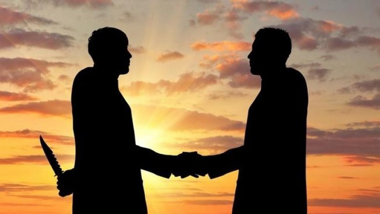 Предательство: почему люди предают друг друга, как пережить предательство и стоит ли прощать