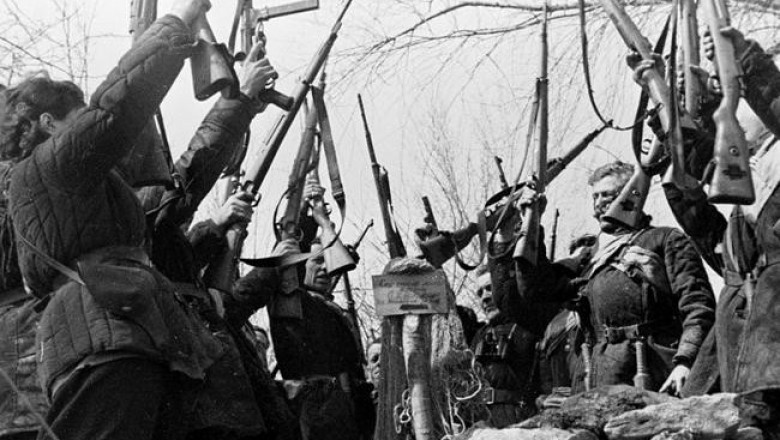 Советские партизаны, немецкие каратели и мирные жители на эмоциональных снимках времен Великой Отечественной войны
