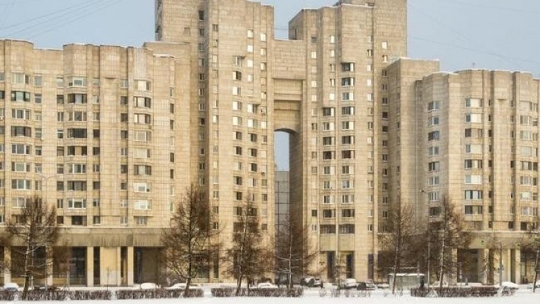 «Дом ЦФТ»: комфортно ли живется жильцам в километровом доме на Новосмоленской набережной в Петербурге