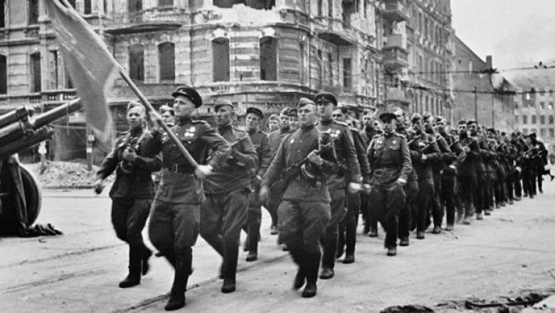 Парады Победы 1945 года: как советские, английские и американские солдаты вместе в Берлине маршировали